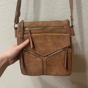 Women’s tan crossbody bag